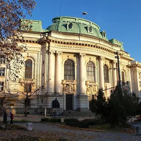 Center 1 * София